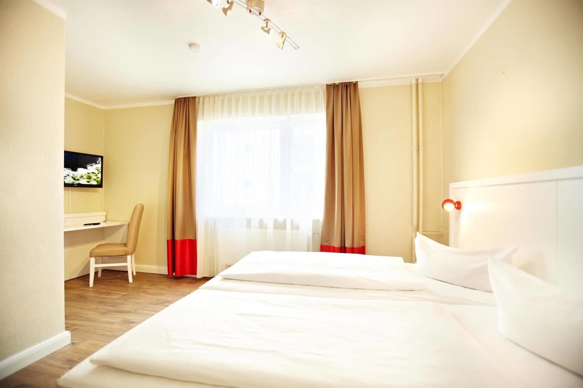 Hotel Ostseehalle Kiel By Premiere Classe Екстер'єр фото